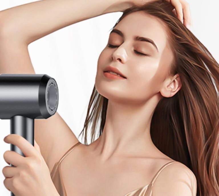 Este es el secador de pelo iónico que reduce el frizz y protege tu cabello necesario para tu día a día ¡ahora por 30€ menos!