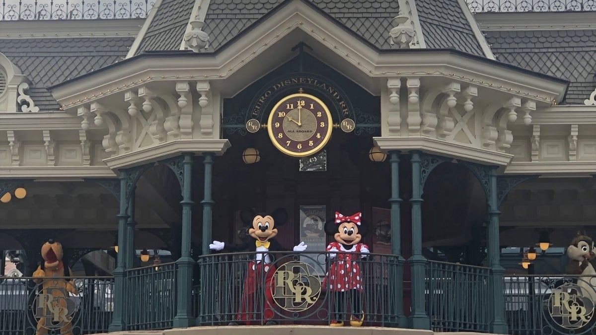 Un juzgado de Segovia rechaza la demanda de un usuario que viajó a Disneyland París y no consiguió el autógrafo de Mickey Mouse