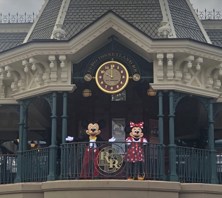 Un juzgado de Segovia rechaza la demanda de un usuario que viajó a Disneyland París y no consiguió el autógrafo de Mickey Mouse