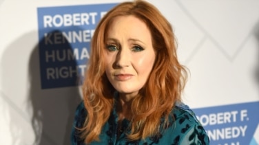 J.K. Rowling arremete contra Emma Watson: "tiene tan poca experiencia de la vida real que ignora lo ignorante que es"