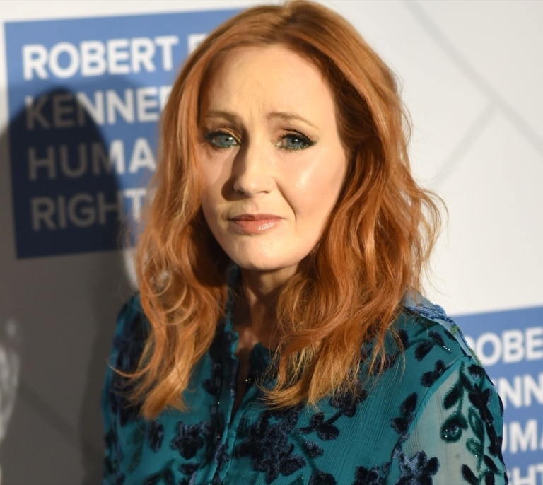 J.K. Rowling arremete contra Emma Watson: "tiene tan poca experiencia de la vida real que ignora lo ignorante que es"