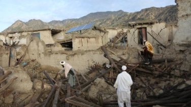Elevan a 800 los muertos y 2.500 los heridos por el terremoto en Afganistán