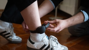 El escándalo de las pulseras para maltratadores, último enfrentamiento entre el Gobierno y el Poder Judicial