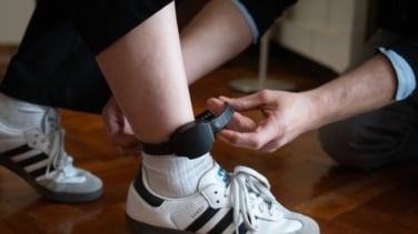 Yolanda Díaz reconoce el fallo en las pulseras de maltratadores: existía una "potencial desprotección de las víctimas"