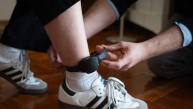 Yolanda Díaz reconoce el fallo en las pulseras de maltratadores: existía una "potencial desprotección de las víctimas"