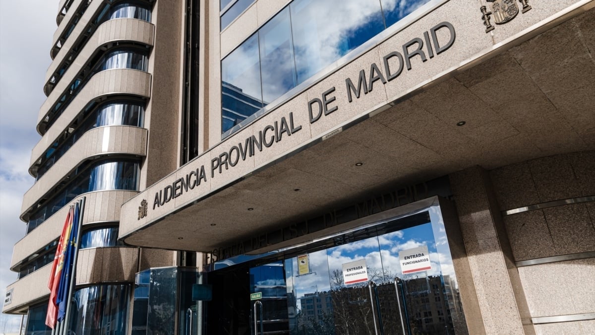La Audiencia de Madrid rechaza suprimir la pensión de alimentos de un padre a su hija mayor de edad a pesar de su nula relación