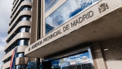 La Audiencia de Madrid rechaza suprimir la pensión de alimentos de un padre a su hija mayor de edad a pesar de su nula relación