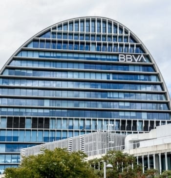 La CNMV aprueba la mejora de la oferta de BBVA por Sabadell [...]