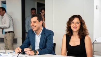 Feijóo intenta nadar entre la posición de Ayuso y de Moreno sobre Gaza: "Nosotros estamos con el Rey"