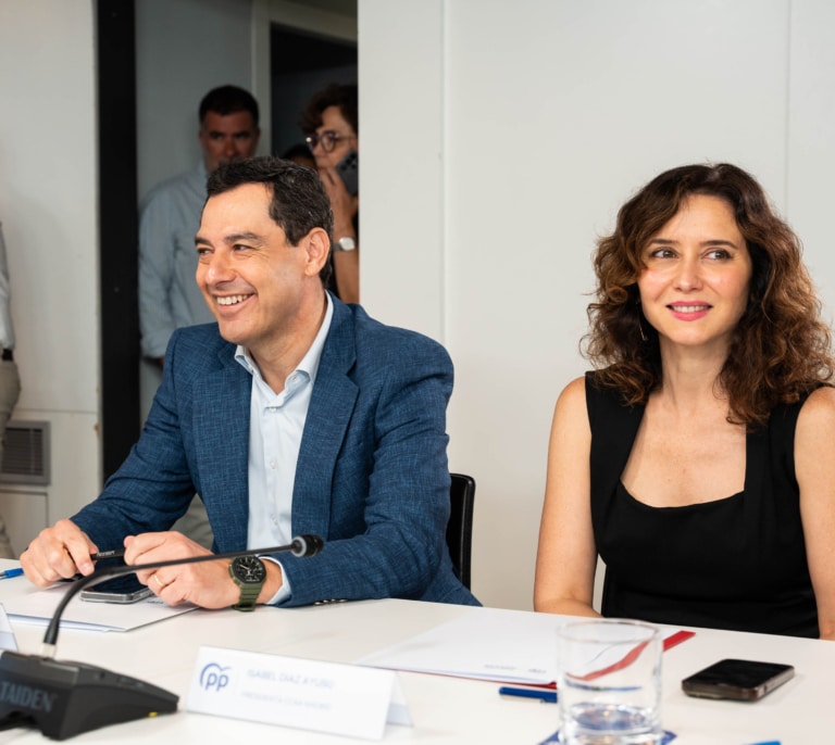 Feijóo intenta nadar entre la posición de Ayuso y de Moreno sobre Gaza: "Nosotros estamos con el Rey"