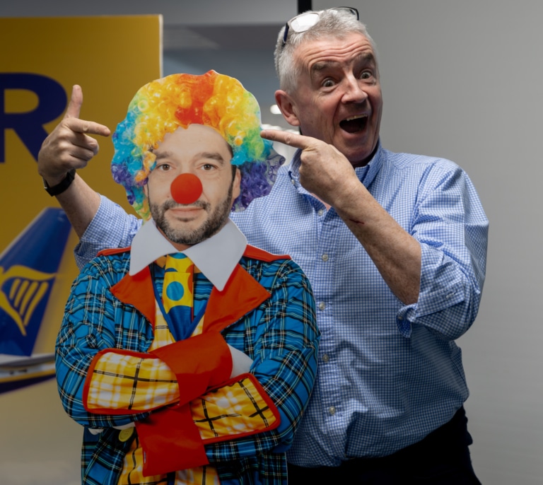 Aena acusa a Ryanair de usar una "infumable estrategia de extorsión" para imponer sus condiciones