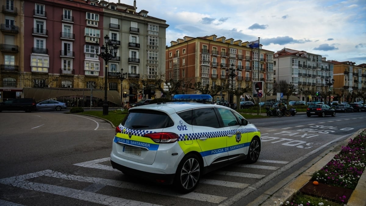 Denuncian en Santander conductor sin puntos, sin seguro y con hachís