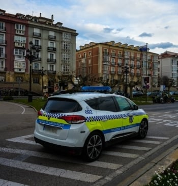 Denuncian en Santander conductor sin puntos, sin seguro y con hachís