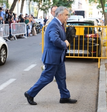 Santos Cerdán pide de nuevo su libertad y que el Supremo cite [...]