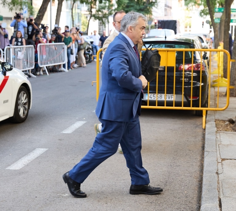 Santos Cerdán pide de nuevo su libertad y que el Supremo cite a agentes de la Guardia Civil