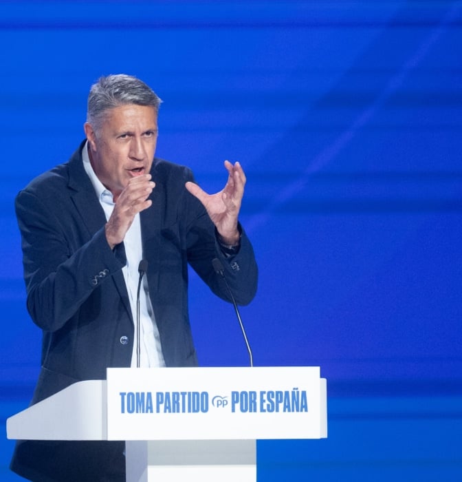 El pacto por la lengua de García Albiol en Badalona, acogido con malestar por el PP catalán