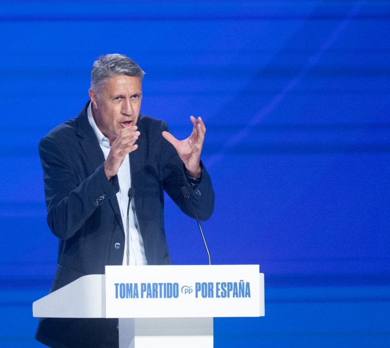 El pacto por la lengua de García Albiol en Badalona, acogido con malestar por el PP catalán