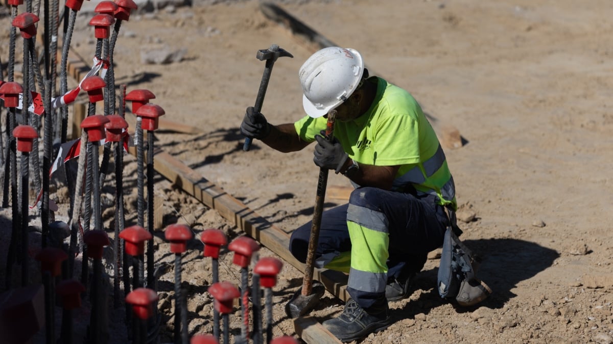 Los trabajadores de la energía, las inmobiliarias y la banca lideran la pérdida de poder adquisitivo desde 2020