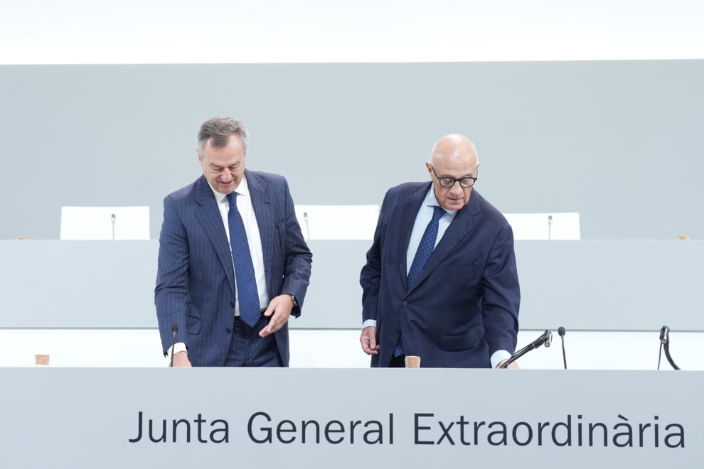El CEO del Banco Sabadell, César González-Bueno (i), y el presidente del Banco Sabadell, Josep Oliu.