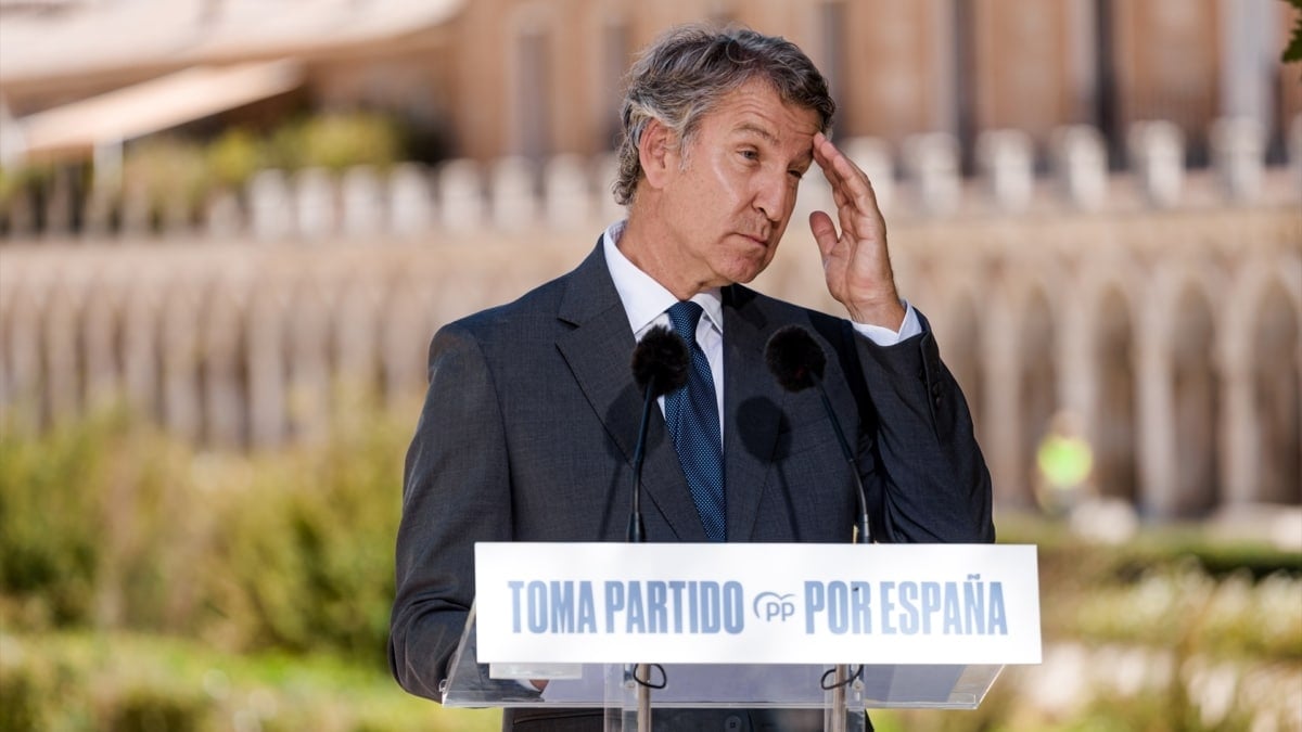 Feijóo gira a la derecha