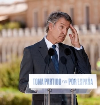 Feijóo gira a la derecha