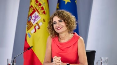 Montero rebate a la Autoridad Fiscal y defiende que las CCAA podrán destinar el ahorro de la quita a gasto social