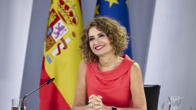 Montero rebate a la Autoridad Fiscal y defiende que las CCAA podrán destinar el ahorro de la quita a gasto social