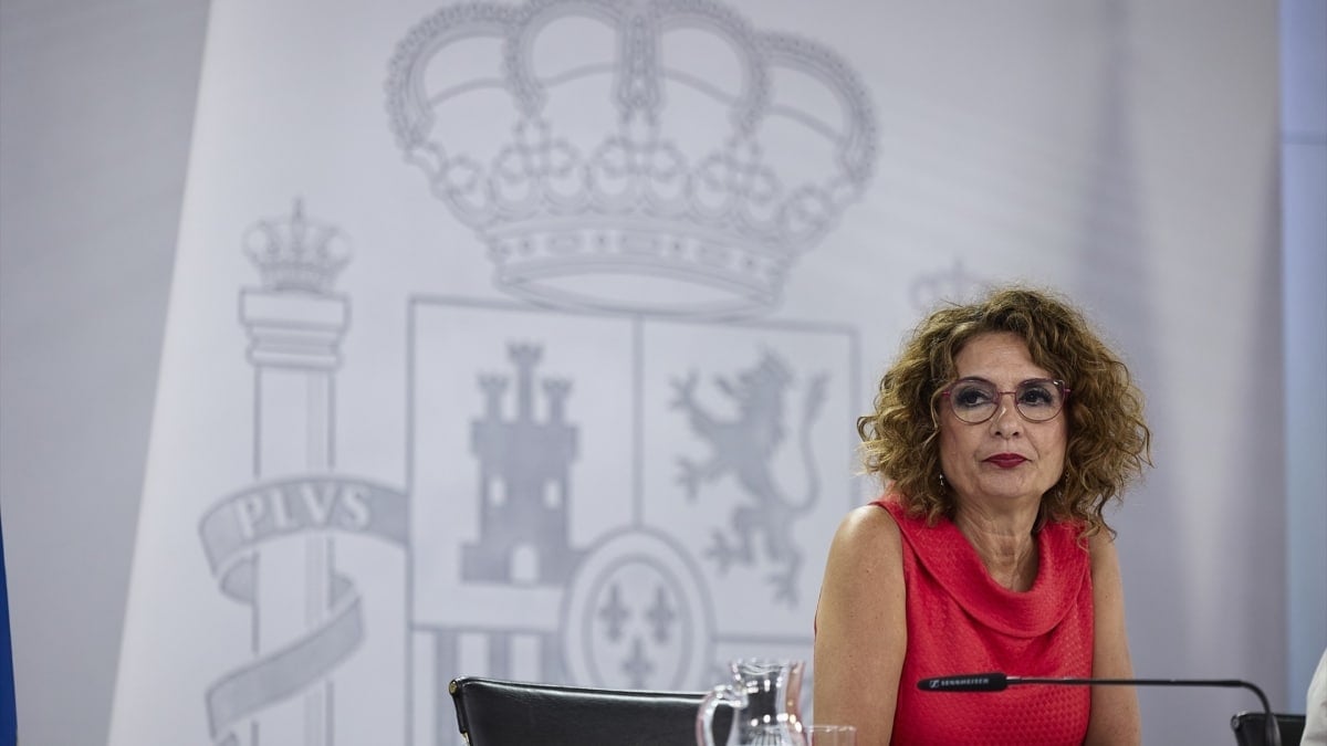La vicepresidenta primera y ministra de Hacienda, María Jesús Montero, durante una rueda de prensa posterior a la reunión del Consejo de Ministros, a 2 de septiembre de 2025, en Madrid (España).