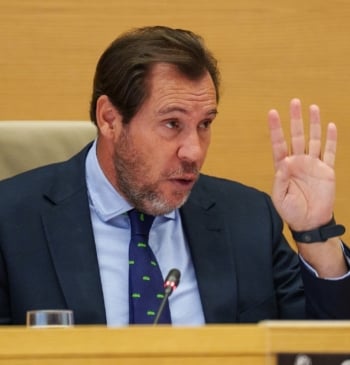 Puente, a la carga contra Ryanair: "Seguirá ganando viajeros pero no con [...]