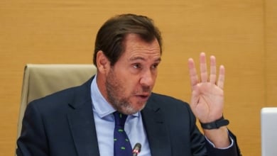 Puente, a la carga contra Ryanair: "Seguirá ganando viajeros pero no con el chantaje al Gobierno"