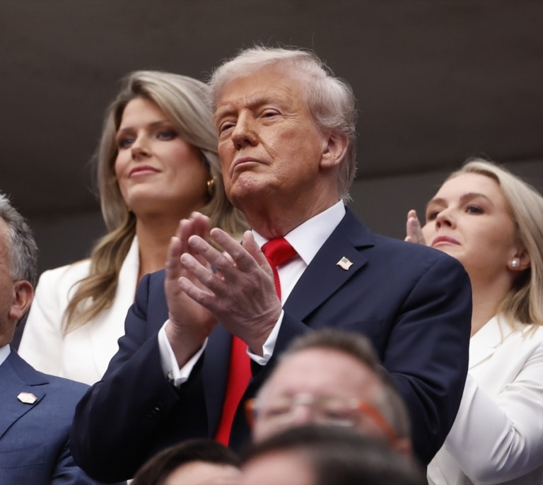Trump asegura que ha atacado una tercera embarcación proveniente de Venezuela