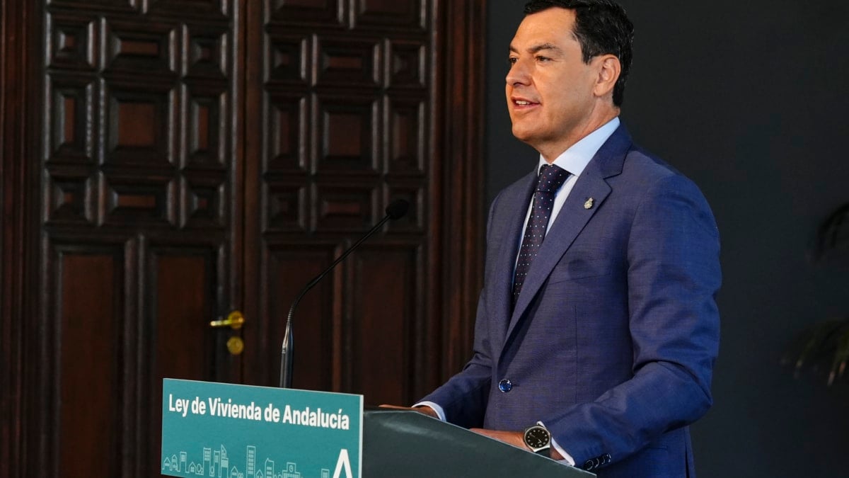 Juanma Moreno arranca precampaña con Feijóo bajo la (alargada) sombra del crecimiento de Vox