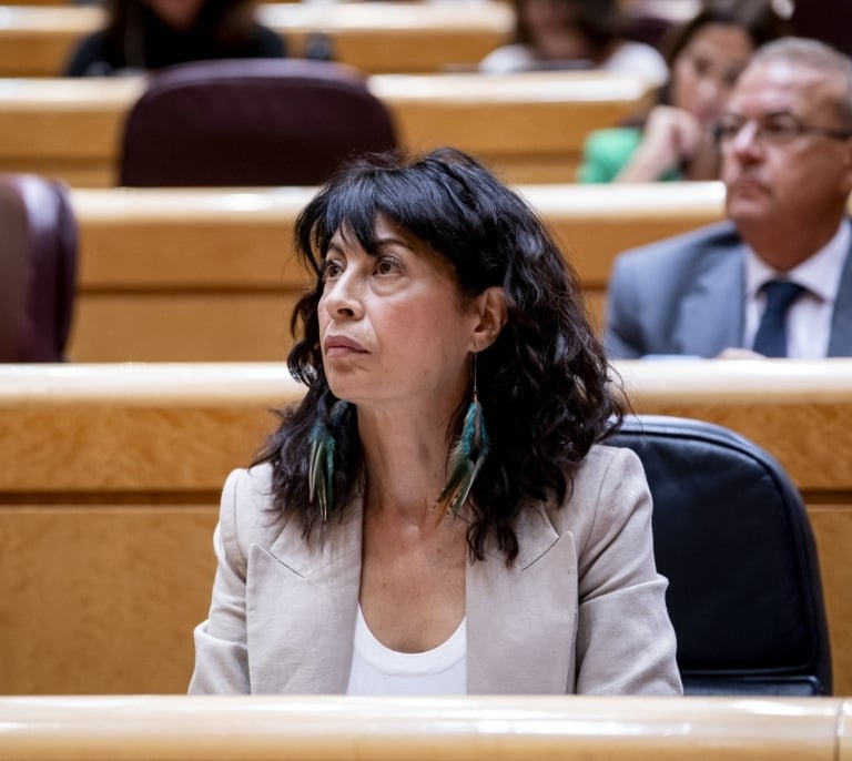 Encuesta: ¿Cree que debería dimitir la ministra de Igualdad por el escándalo de las pulseras?
