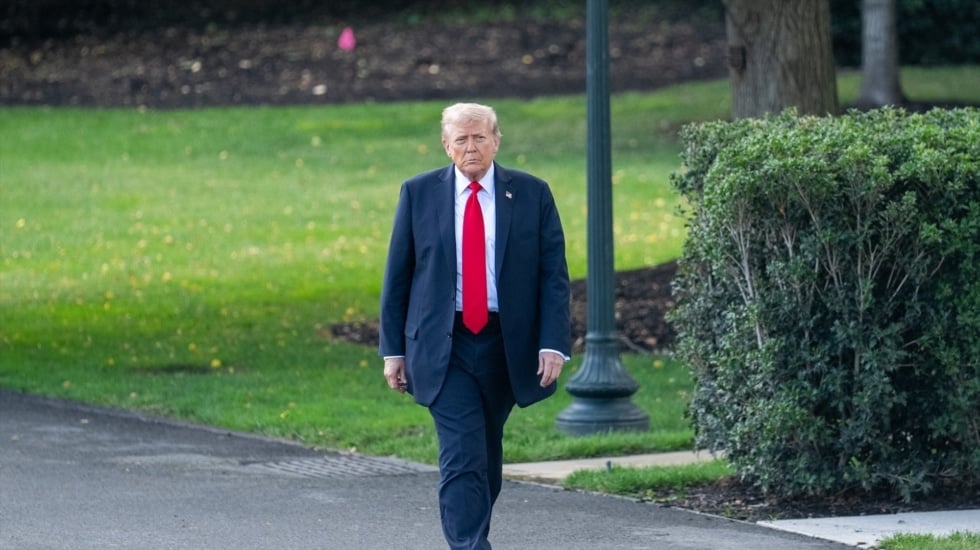Donald Trump ataca una segunda embarcación con tres presuntos narcotraficantes venezolanos