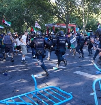 "Se ha atado a los policías de pies y manos": los sindicatos [...]