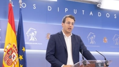 Un diputado de Sumar se desmarca del grupo e insta a Sánchez a convocar elecciones si no aprueba los Presupuestos