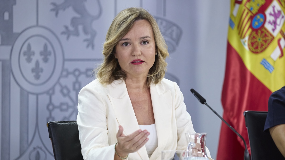 La portavoz del Gobierno y titular de Educación, Formación Profesional y Deportes, Pilar Alegría, durante la rueda de prensa posterior a la reunión del Consejo de Ministros, este 16 de septiembre de 2025 en la Moncloa.