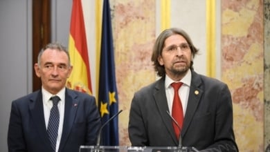 Junts vuelve a unirse a PP y Vox para tumbar la creación de una oficina anticorrupción