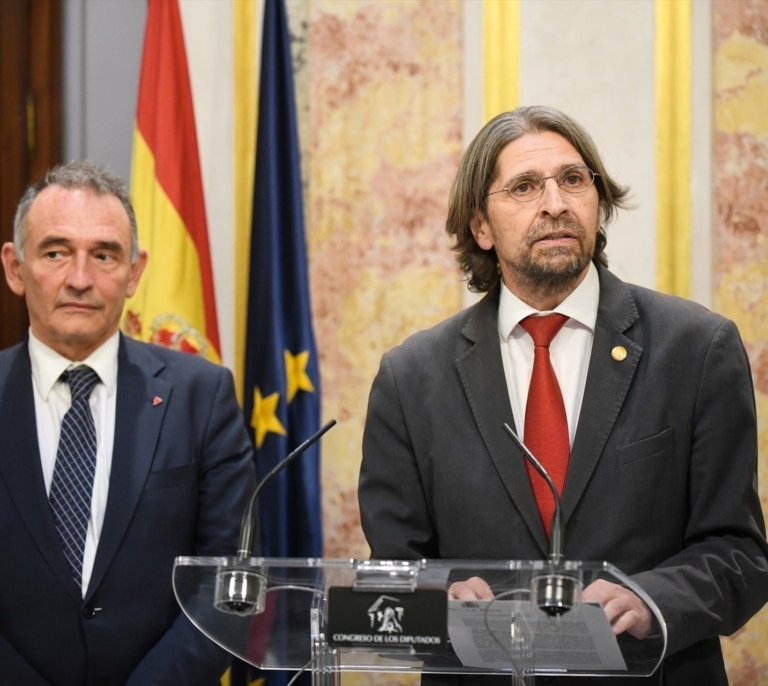 Junts vuelve a unirse a PP y Vox para tumbar la creación de una oficina anticorrupción