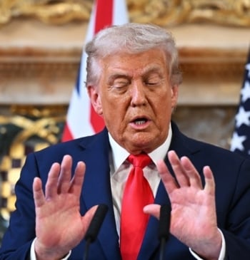 Trump amenaza con “quitarles el permiso” a los canales que le critican: [...]