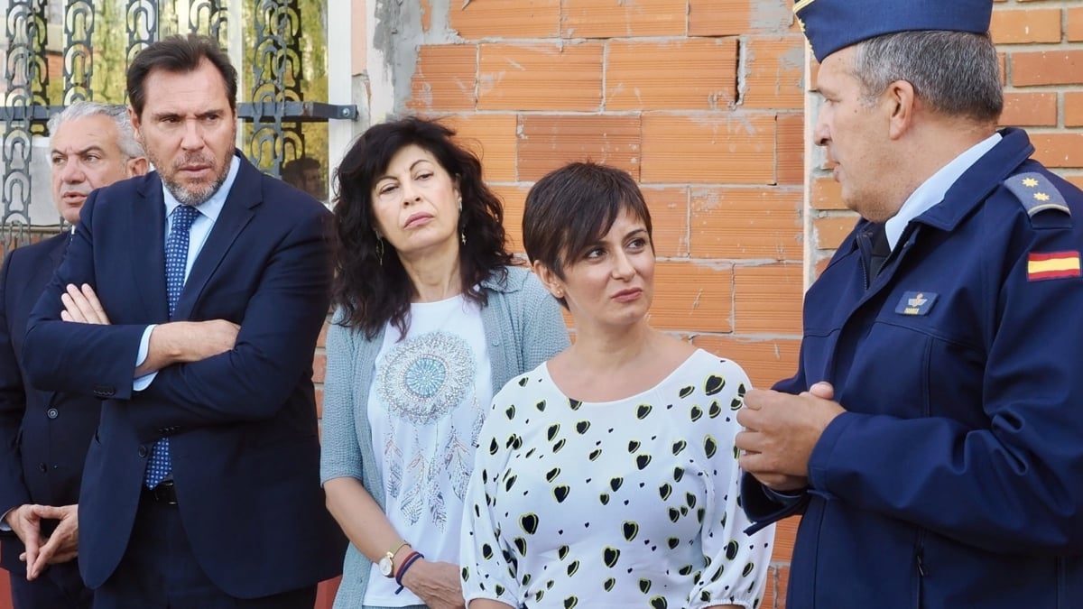Los ministros Puente, Redondo y Rodríguez, en el acuartelamiento de La Rubia de Valladolid.