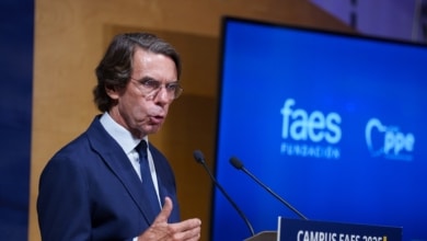Aznar dice que en España gobierna una "ineptocracia corrupta" y alerta de que un "sanchismo terminal" es "muy peligroso"