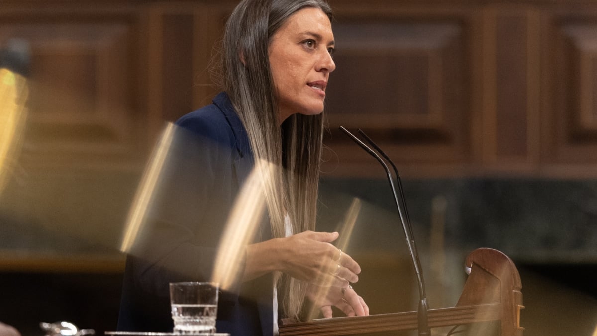 La portavoz de Junts en el Congreso, Miriam Nogueras, interviene durante una sesión plenaria en el Congreso de los Diputados, a 23 de septiembre de 2025, en Madrid (España).El congreso debate la toma en consideración de dos proposiciones de ley, la primera, de PSOE y Junts, plantea la delegación en la comunidad autónoma de Catalunya de competencias estatales en materia de inmigración; la segunda, presentada por el PNV, propone crear un recurso subsidiario de delimitación de competencias para que el Tribunal Constitucional “pueda revisar la interpretación de las competencias estatales o autonómicas”. Eduardo Parra / Europa Press 23/9/2025