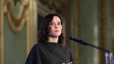 Ayuso augura que Sánchez "amnistiará" a su esposa y hermano si son condenados