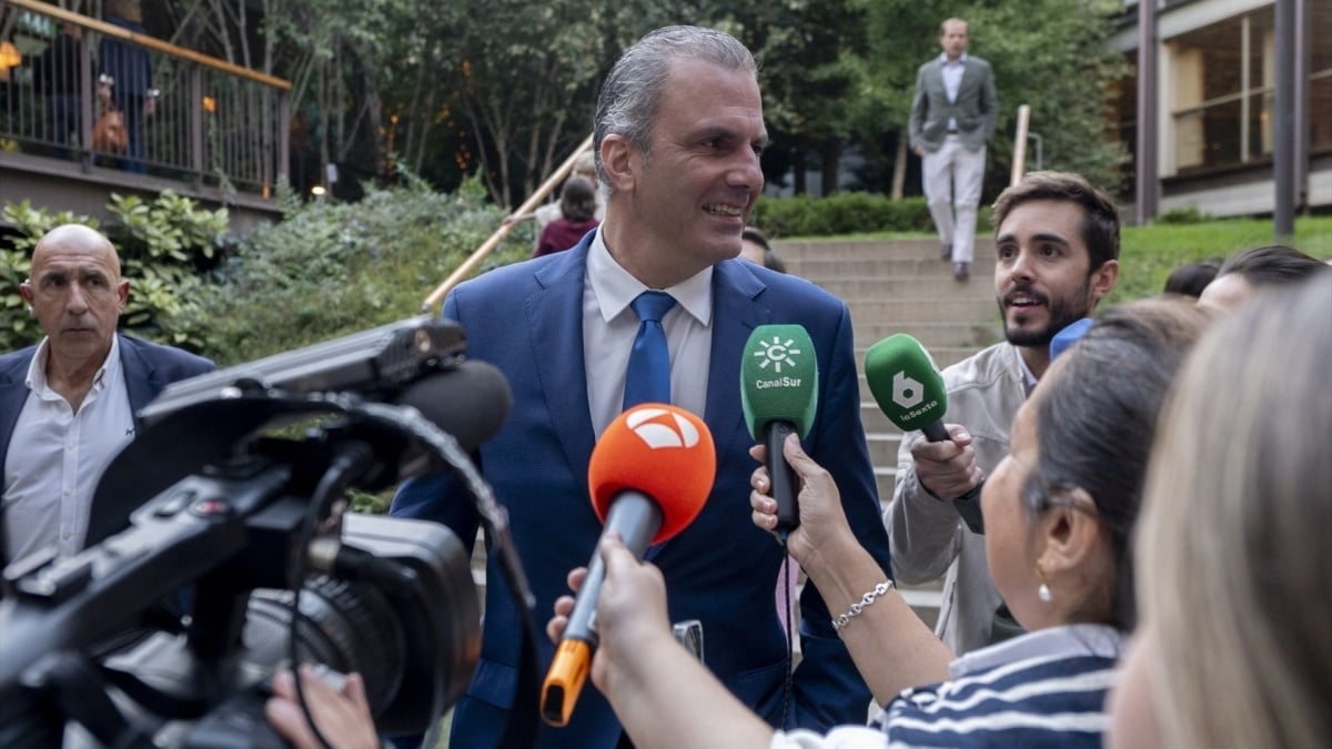 El diputado y miembro de la dirección nacional de Vox, Javier Ortega Smith, acude a la presentación de Atenea, el centro de pensamiento de Iván Espinosa de los Monteros