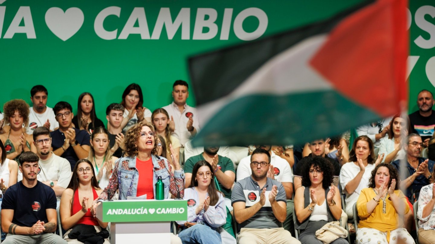 La secretaria general del PSOE-A, María Jesús Montero, participa en un acto público en el Espacio Escénico de Maracena (Granada, Andalucía, España), a 27 de septiembre de 2025. La secretaria general del PSOE de Andalucía, actual vicepresidenta del gobierno y candidata a las elecciones andaluzas, María Jesús Montero, ha participado en un acto público organizado por el partido en el municipio granadino de Maracena. "Una cita para hablar de presente y futuro, de Andalucía y de cambio", según informaba PSOE en redes sociales a la que han acudido el el secretario general del PSOE de Maracena y alcalde, Carlos Porcel, y el secretario general del PSOE de Granada, Pedro Fernández. Álex Cámara / Europa Press 27/9/2025