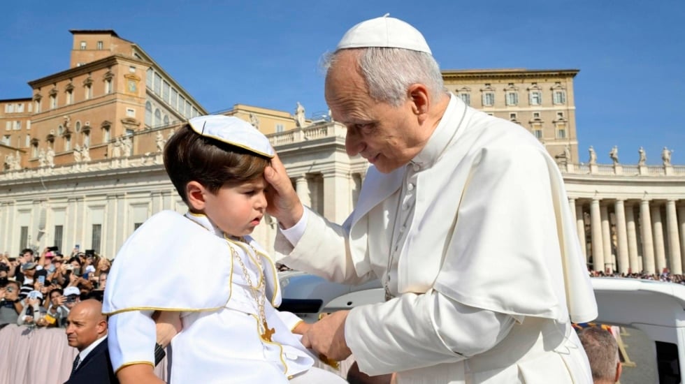 León XIV no cambiará la doctrina de la Iglesia sobre matrimonio gay y sacerdocio femenino: "Hay una obsesión occidental por la sexualidad"