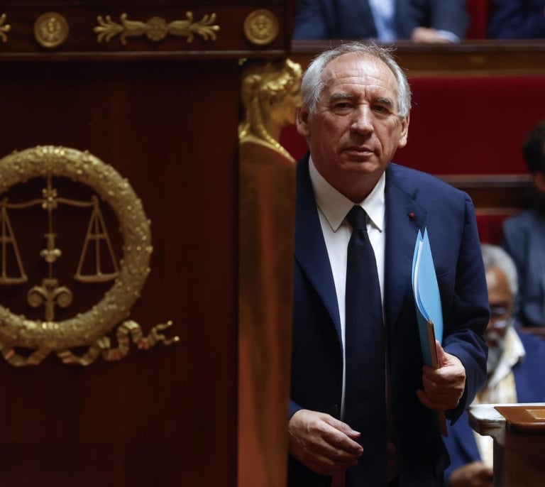 Bayrou pierde la confianza de la Asamblea Nacional y obliga a Macron a buscar un quinto jefe de gobierno