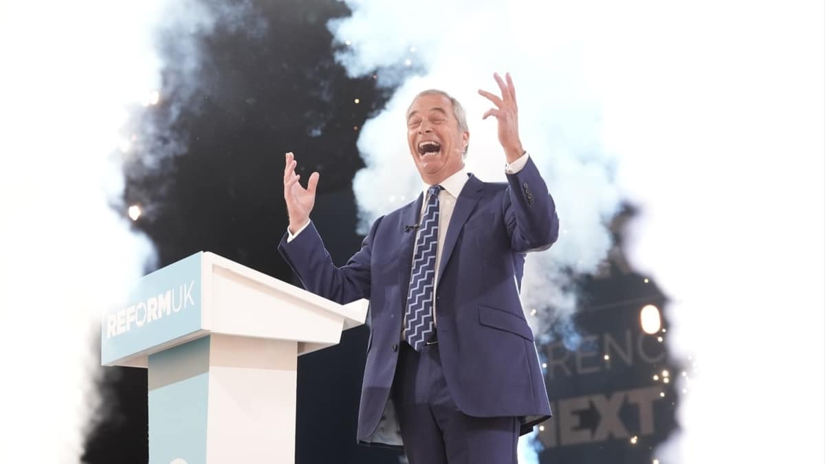 Nigel Farage en modo supervillano pone rumbo a Downing Street