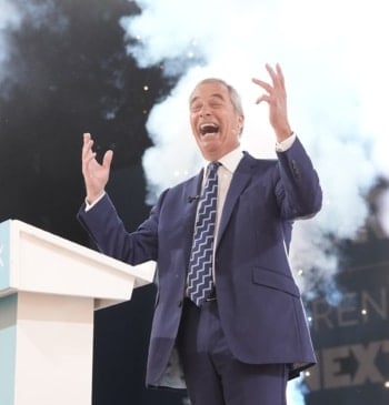 Nigel Farage en modo supervillano pone rumbo a Downing Street